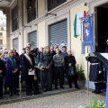 Un momento della cerimonia di scoprimento della targa a ricordo di Norberto Bobbio