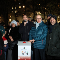 Il Sindaco Stefano Lo Russo, l'Assessora alla Cultura Rosanna Purchia e Luca Deri presidente della Circoscrizione 7 accendono le luci in  piazza Chiaves