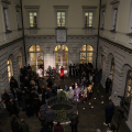 Rosso Indelebile: l’arte si fa portavoce contro la violenza di genere all’Anagrafe Centrale di Torino