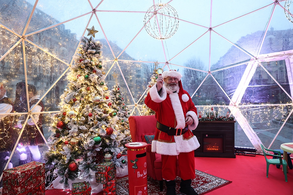 Torino accende il Natale: inaugurato il Villaggio di Natale in Piazza Solferino