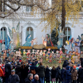 Torino, splende il Natale: il Presepe di Luzzati e il Teatrino di Natale animano Piazza Cavour