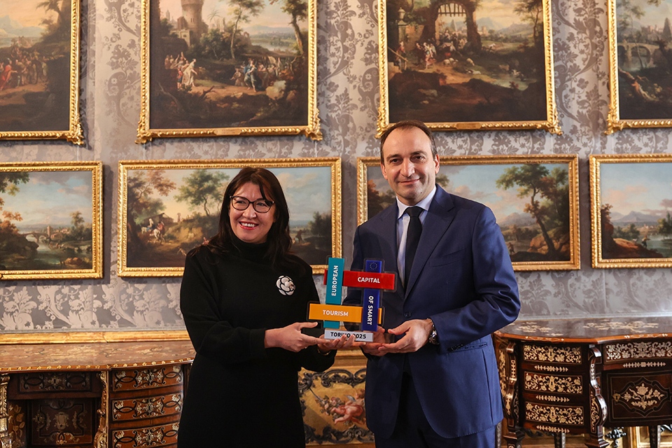 Torino Capitale Europea del Turismo Intelligente. Oggi la cerimonia ufficiale e una scultura simbolo in piazza Carlo Felice