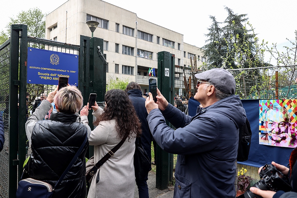 Intitolata a Piero Angela la scuola di via Anglesio