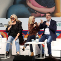 Luciana Littizzetto dialoga con Fabio Fazio e Mara Venier