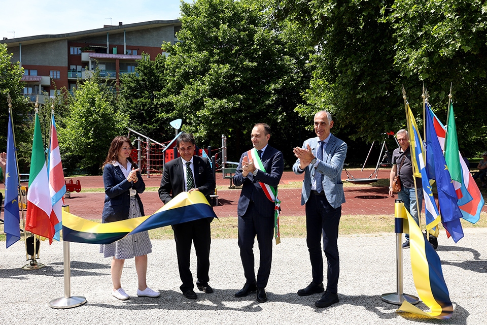 Parco di via Calabria: inaugurata la nuova area giochi, inclusiva e innovativa