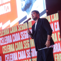 Antonio Orozco,  autore del brano ufficiale de La Vuelta 25, “Te estaba esperando”