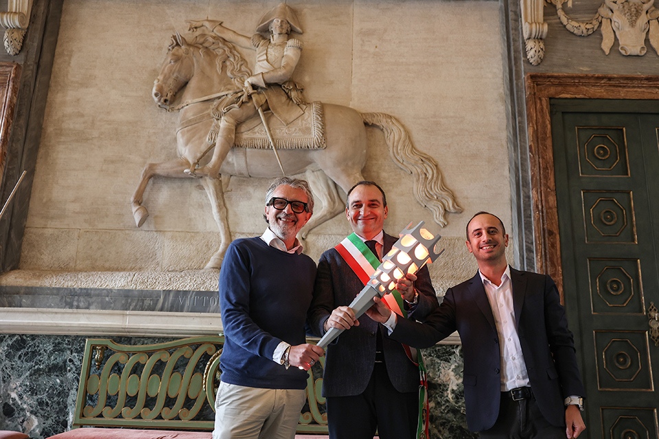 La Fiaccola del Sapere delle Universiadi Torino 2025 donata alla Città