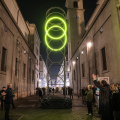 Inaugurata in piazza San Carlo Bouncing the Ball, la nuova Luce d’Artista ispirata al tennis