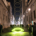 Inaugurata in piazza San Carlo Bouncing the Ball, la nuova Luce d’Artista ispirata al tennis