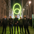 Inaugurata in piazza San Carlo Bouncing the Ball, la nuova Luce d’Artista ispirata al tennis