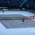 Sinner comincia col piede giusto: superato Aliassime 7-5 6-1