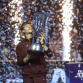 Sinner trionfa alle Finals di Torino: superato Alcaraz 7-6, 7-5 nella finale più attesa