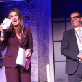 Veronica Maffei, moderatrice della giornata, annuncia la città vincitrice.