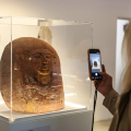 Gaza, memoria e futuro: alla Fondazione Merz una mostra tra archeologia e arte contemporanea
