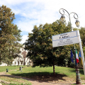 La piazzetta della scuola Tommaseo intitolata a Fiorenzo Alfieri