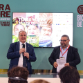 Terra Madre Salone del Gusto 2026 – L'assessore Chiavarino porta il saluto della Città allo showcooking dedicato alle tradizioni gastronomiche palestinesi tra olio, miele e datteri